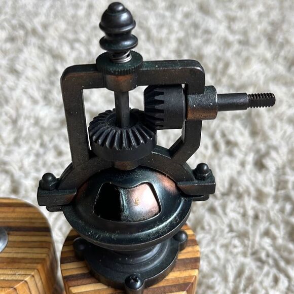 ANTIQUE STYLE Handmade Wood Brass Salt OR Peppermill and Salt Shaker Beautiful s - Picture 4 of 12